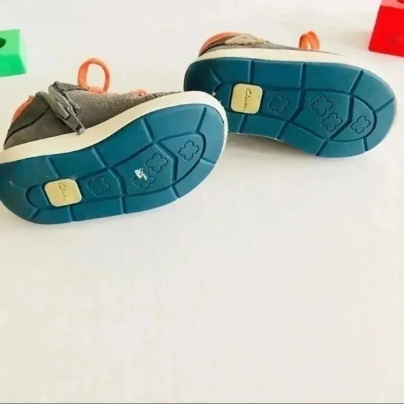 Clarks toddlers shoes/size 4.5/EUC