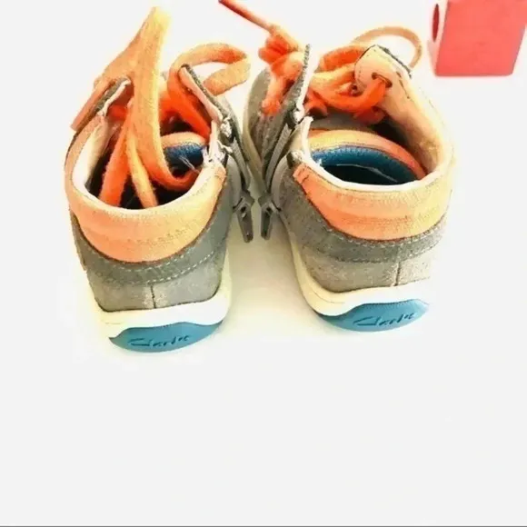 Clarks toddlers shoes/size 4.5/EUC