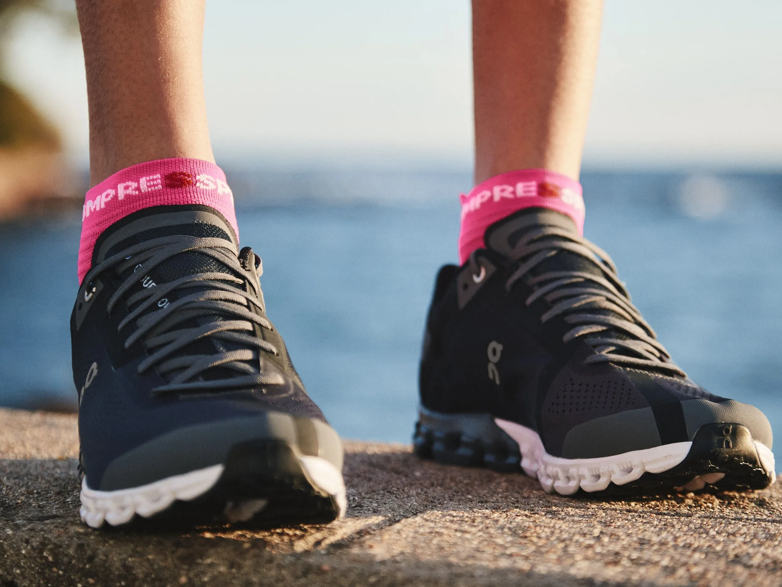 Compressport Unisex's Pro Racing Socks v4.0 Run Low - Fluo Pink/Primerose