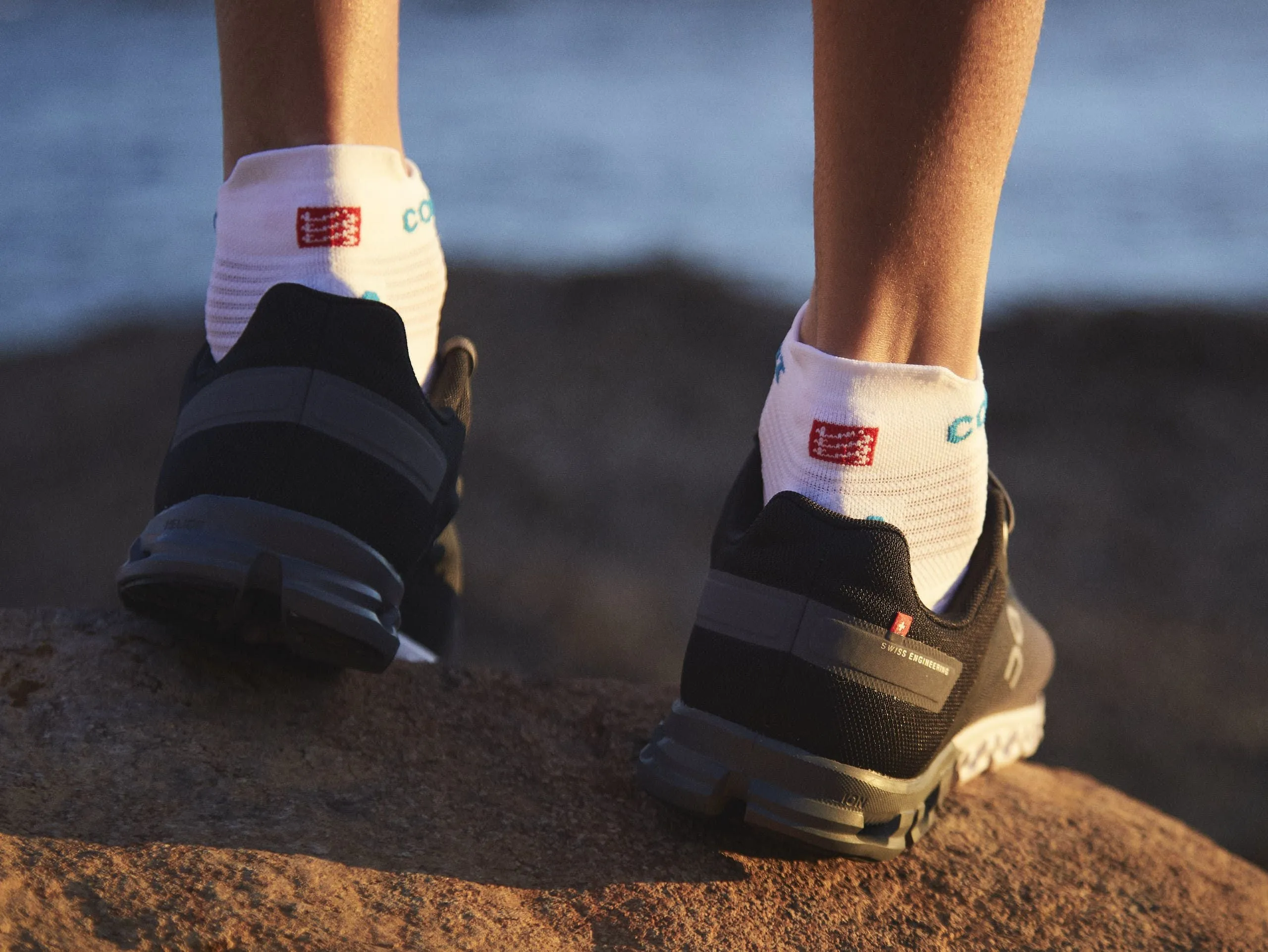 Compressport Unisex's Pro Racing Socks v4.0 Run Low - White/Flord Blue