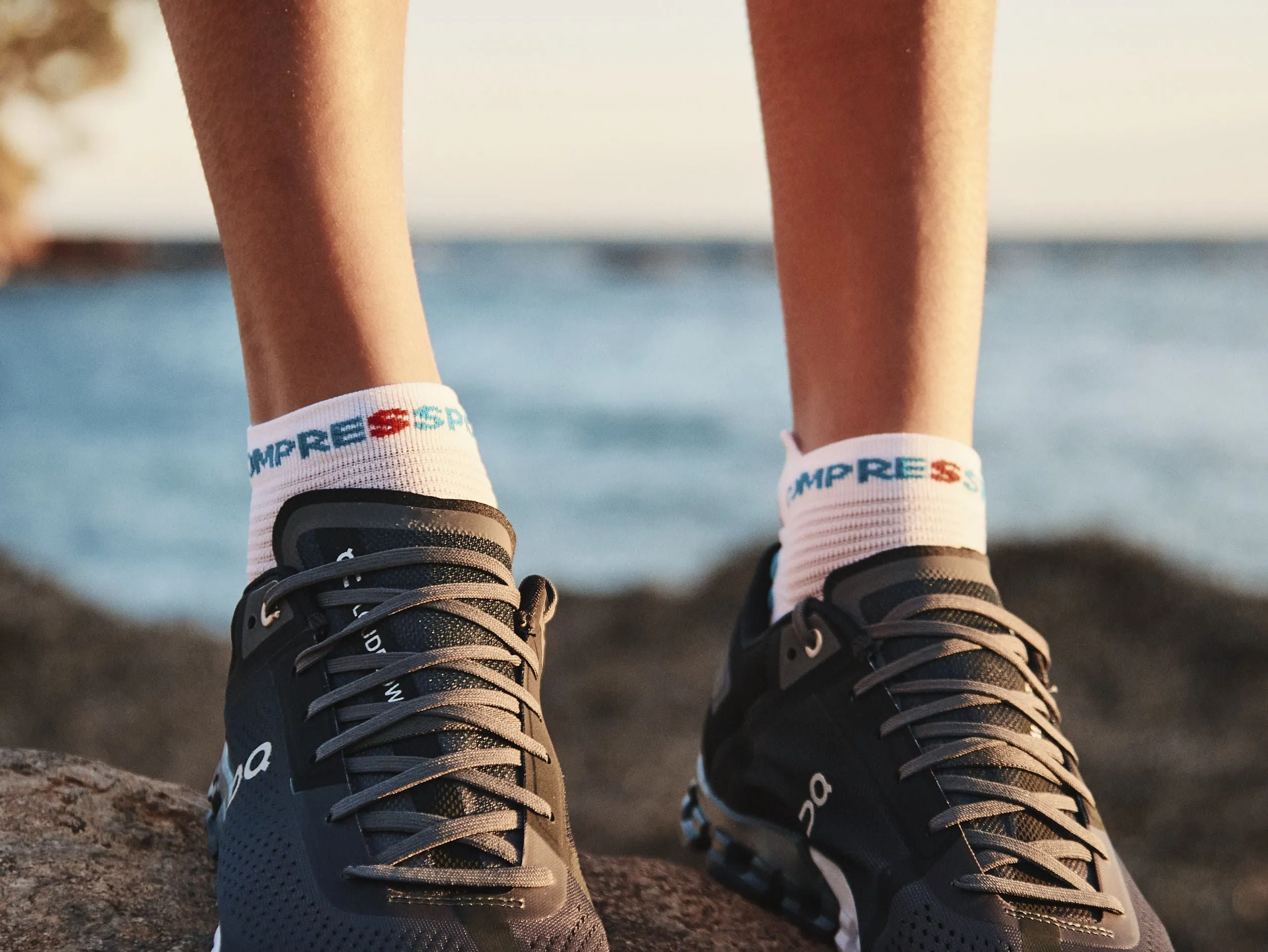 Compressport Unisex's Pro Racing Socks v4.0 Run Low - White/Flord Blue
