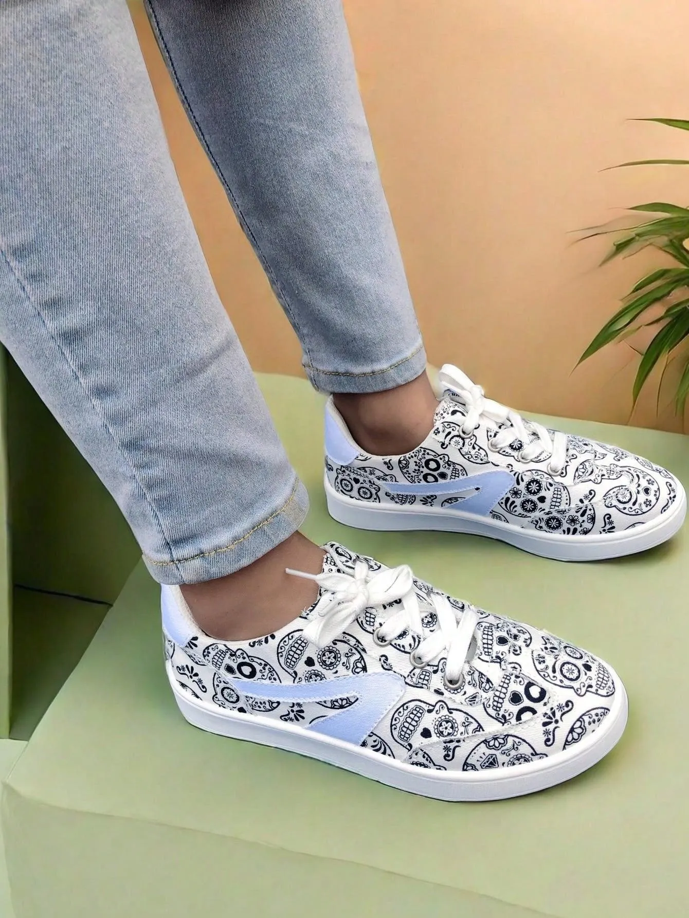 Halloween Skull Print White Lace-Up Flat Sneakers