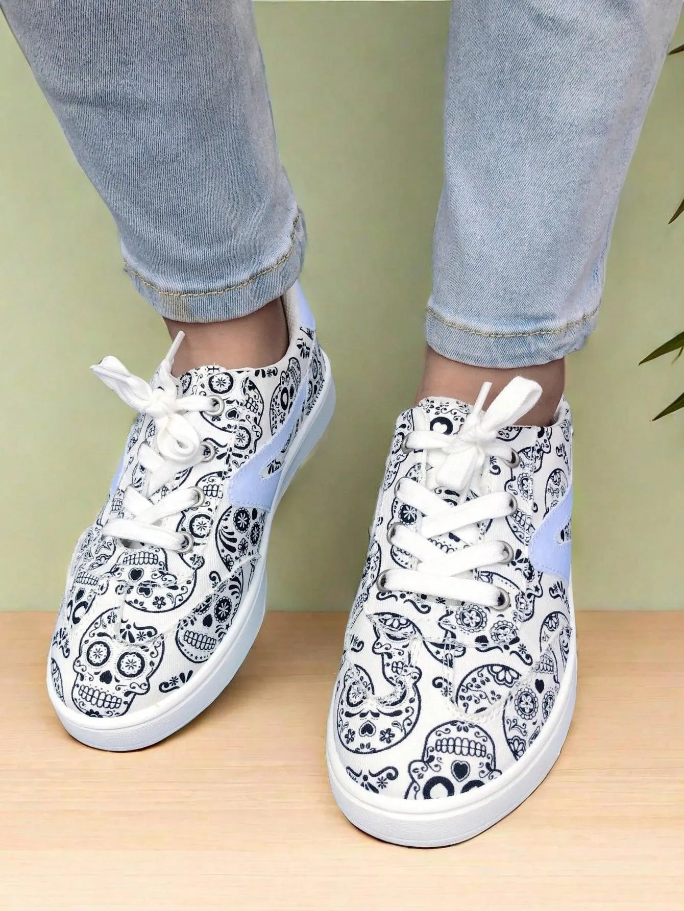 Halloween Skull Print White Lace-Up Flat Sneakers
