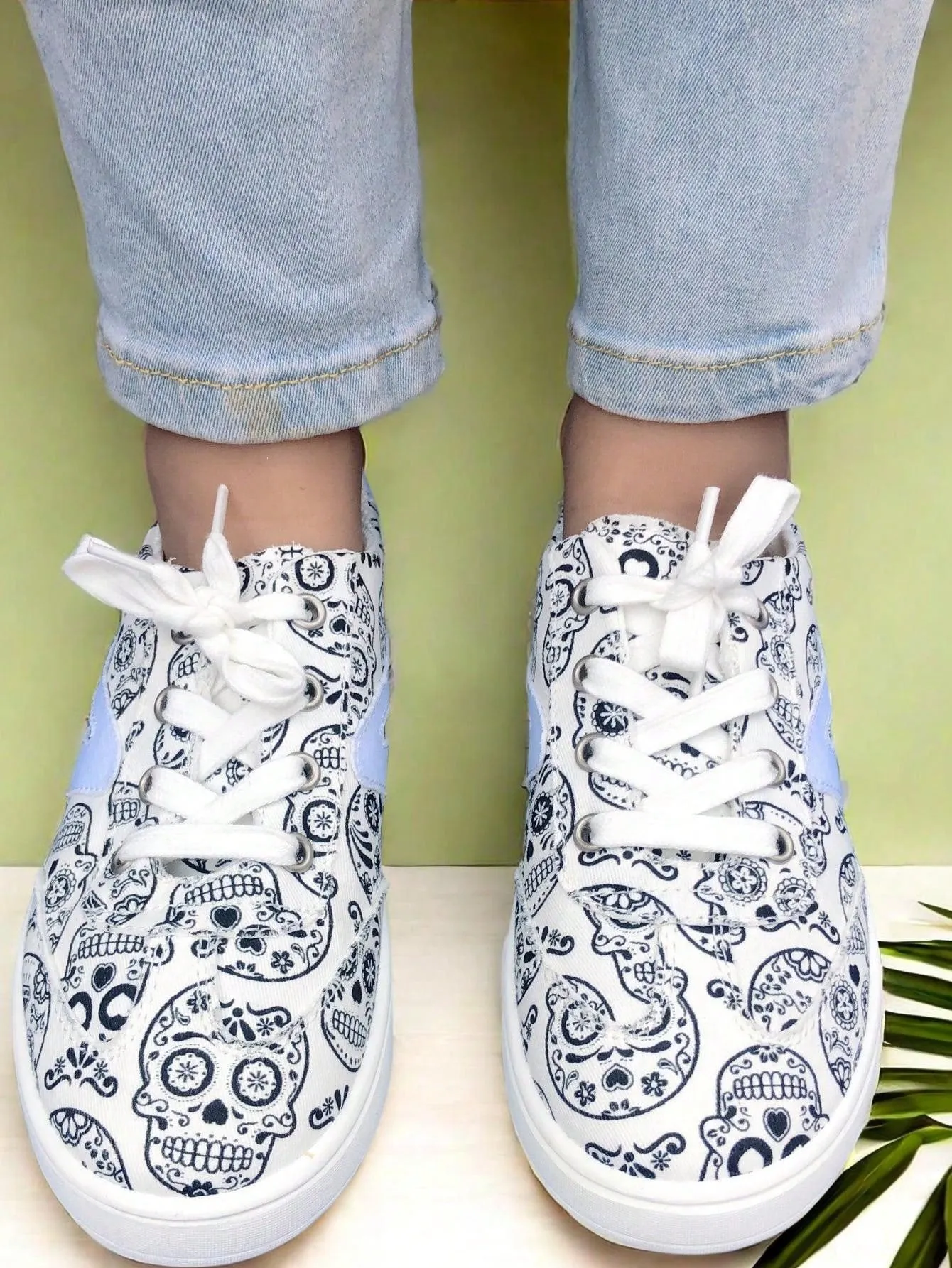 Halloween Skull Print White Lace-Up Flat Sneakers