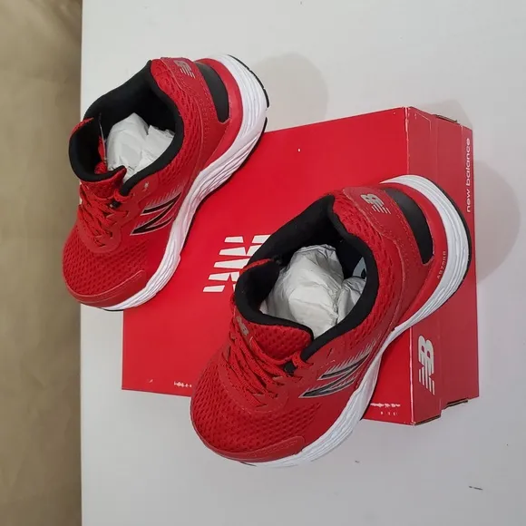 NIB 12.5 X-Wide Little Boys, 680 V6 Lace Up Running Shoe, New Balance