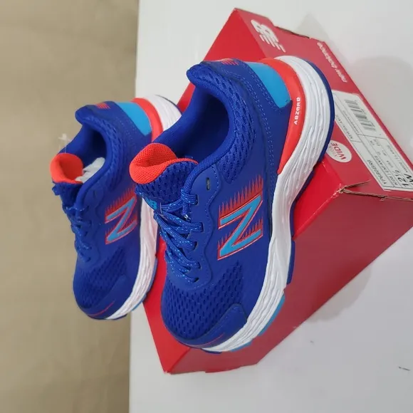 NIB 12.5 X-Wide Little Boys, 680 V6 Lace Up Running Shoe, New Balance