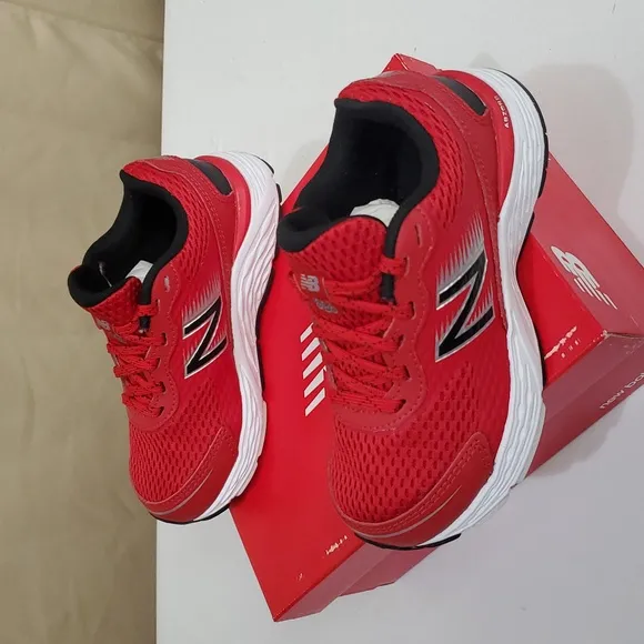 NIB 12.5 X-Wide Little Boys, 680 V6 Lace Up Running Shoe, New Balance