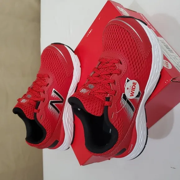 NIB 12.5 X-Wide Little Boys, 680 V6 Lace Up Running Shoe, New Balance