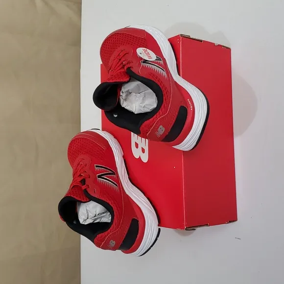 NIB 12.5 X-Wide Little Boys, 680 V6 Lace Up Running Shoe, New Balance