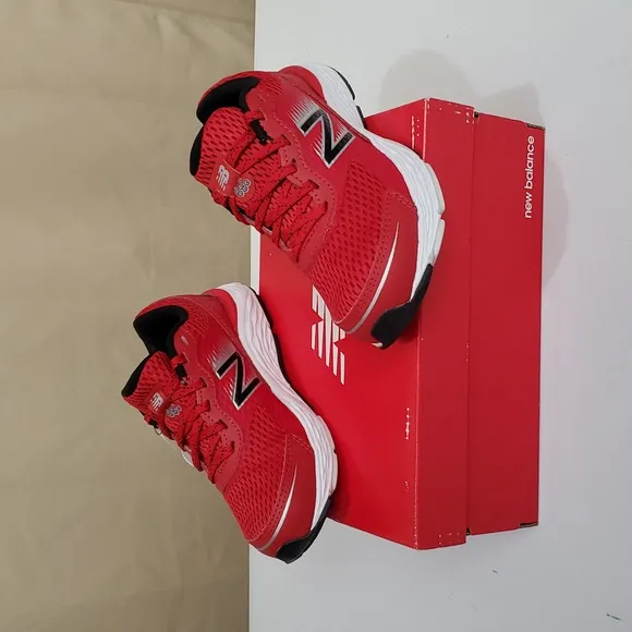 NIB 12.5 X-Wide Little Boys, 680 V6 Lace Up Running Shoe, New Balance