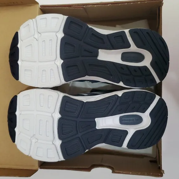 NIB 12.5 X-Wide Little Boys, 680 V6 Velcro Hook &amp; Loop Running Shoe, New Balance