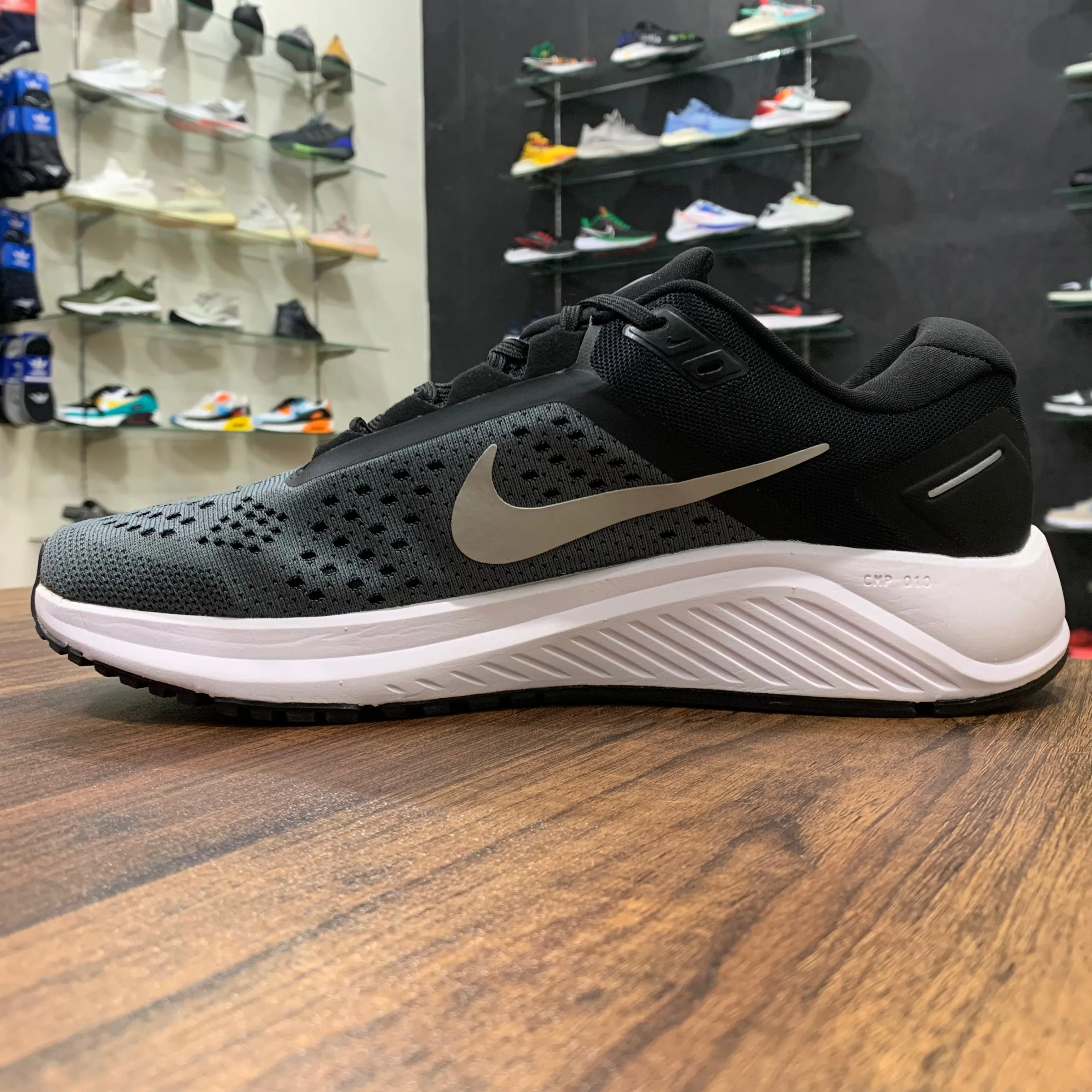 NK Zoom Structure 23 Black Grey