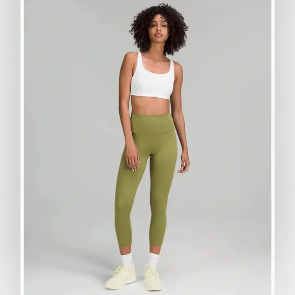 NWT Lululemon Wunder Train Bra Medium Support, C/D Cup, Size 6 White
