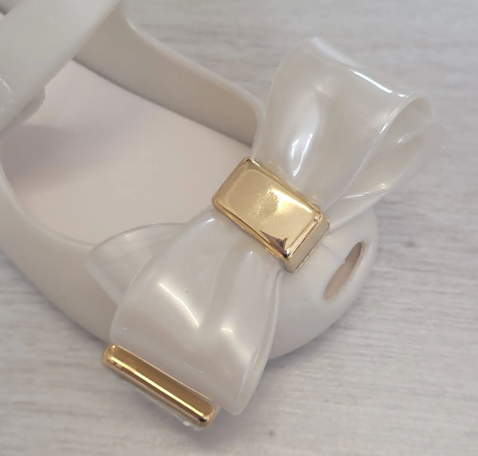 Pearl bow jelly shoes