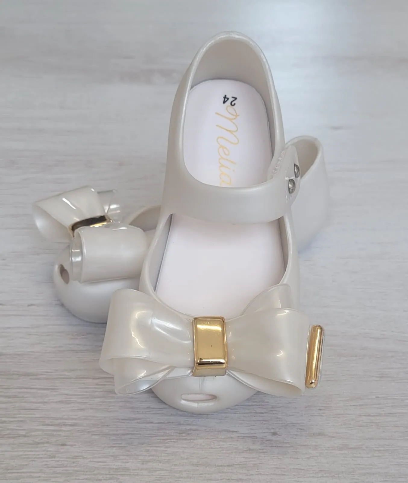 Pearl bow jelly shoes