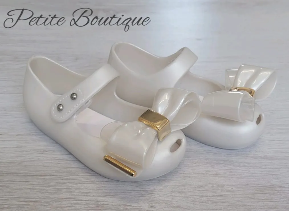 Pearl bow jelly shoes