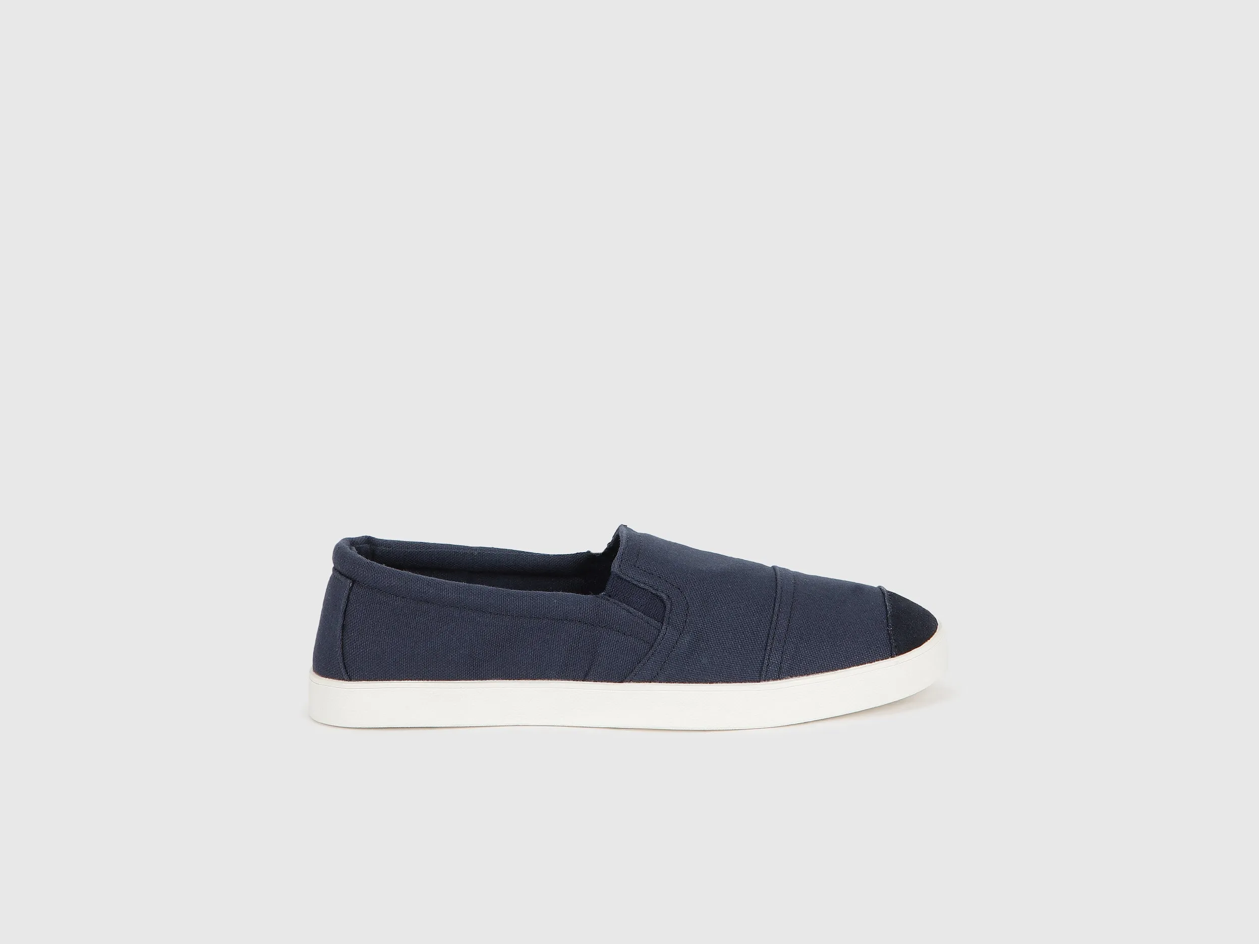 Textured Pattern Slip-On Casual Sneakers