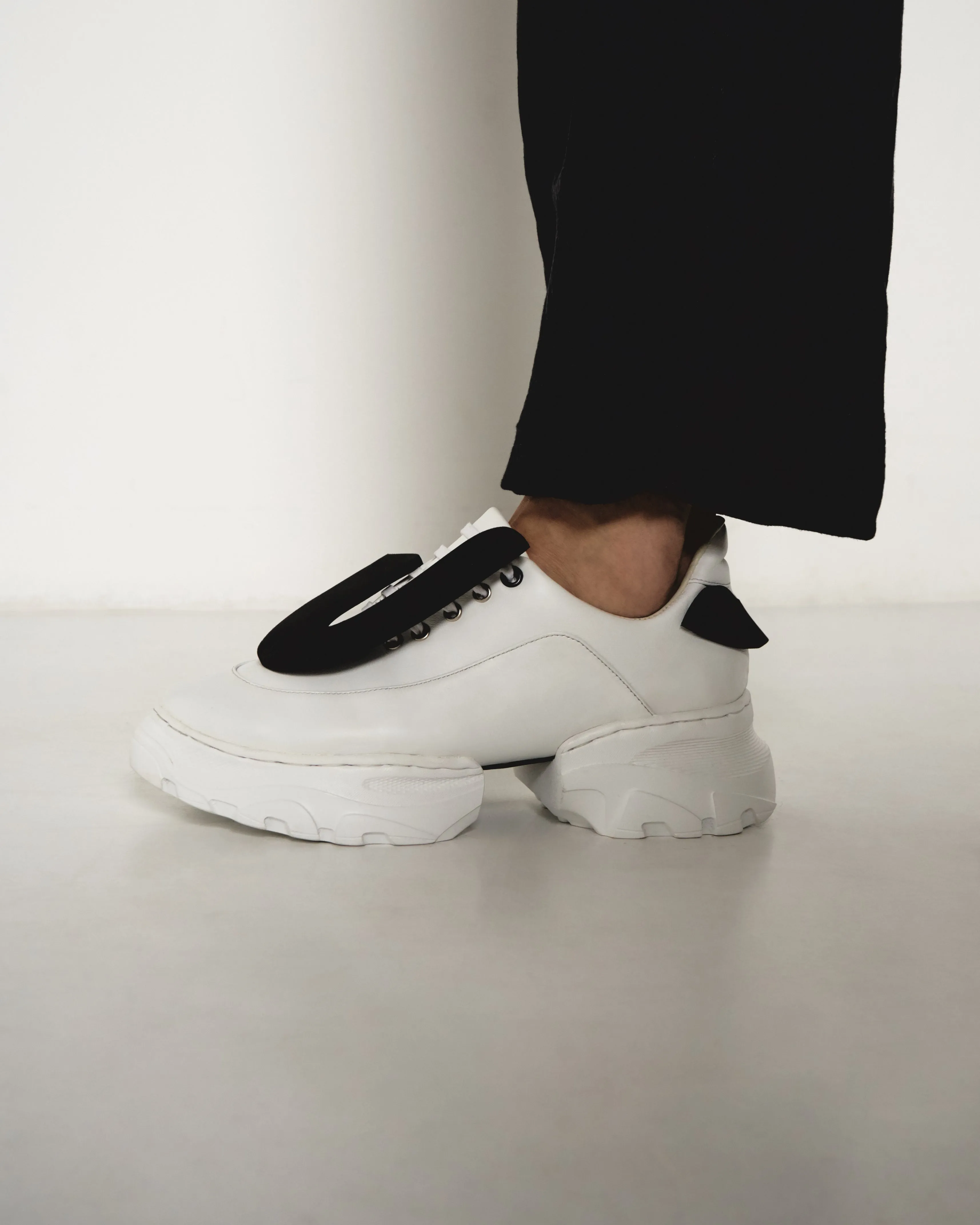 U Disc Sneakers
