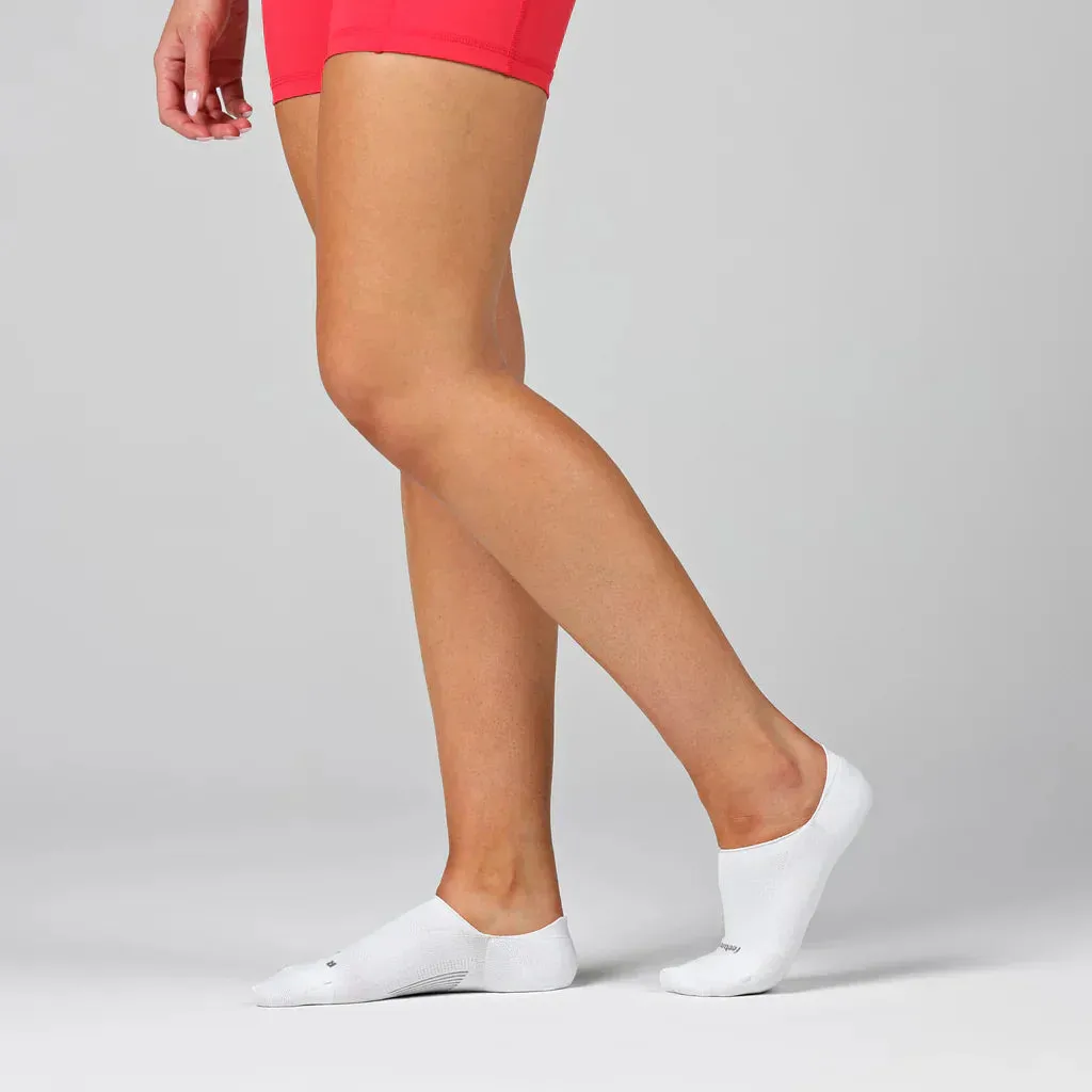 UNISEX FEETURES ELITE ULTRA LIGHT CUSHION INVISIBLE SOCKS | WHITE