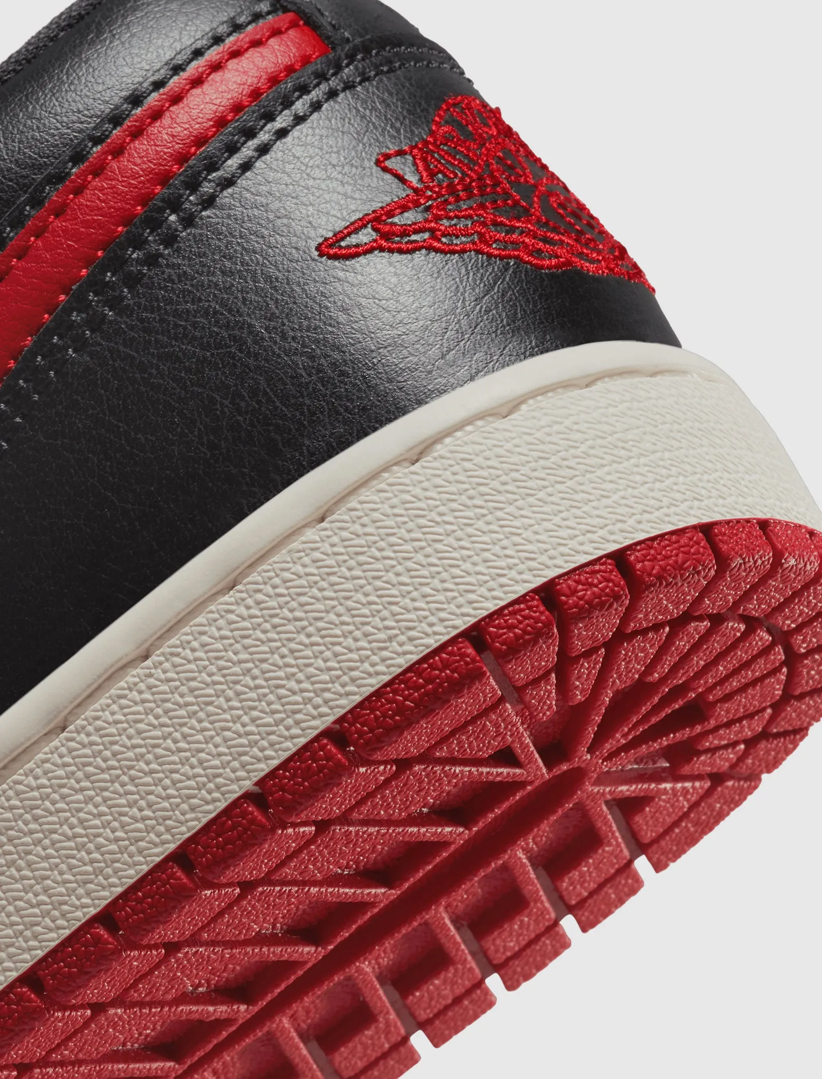 WOMEN'S AIR JORDAN 1 LOW "BRED/SAIL"