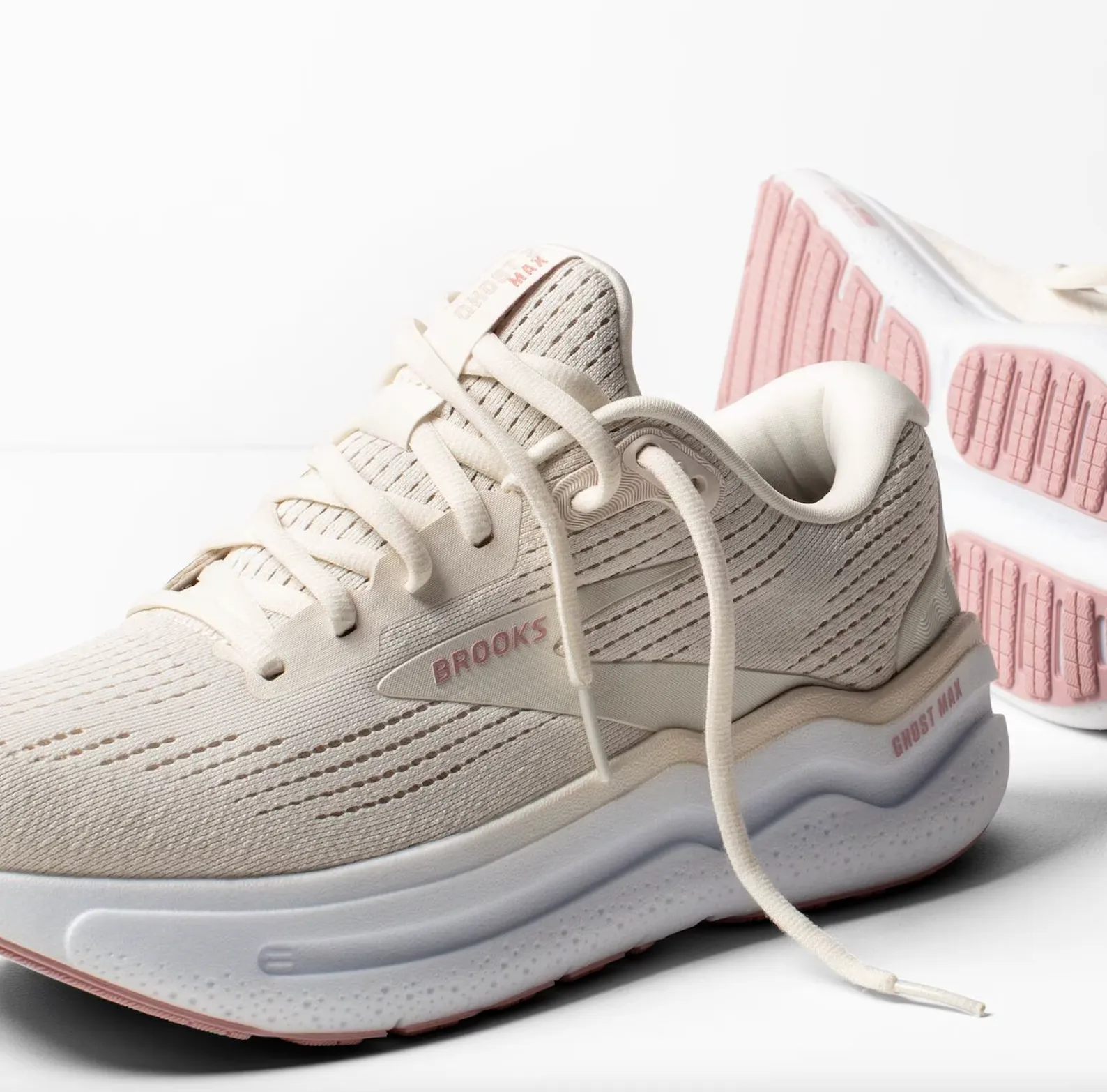 WOMEN'S BROOKS GHOST MAX 2 | COCONUT MILK / GRAY / ZEPHYR