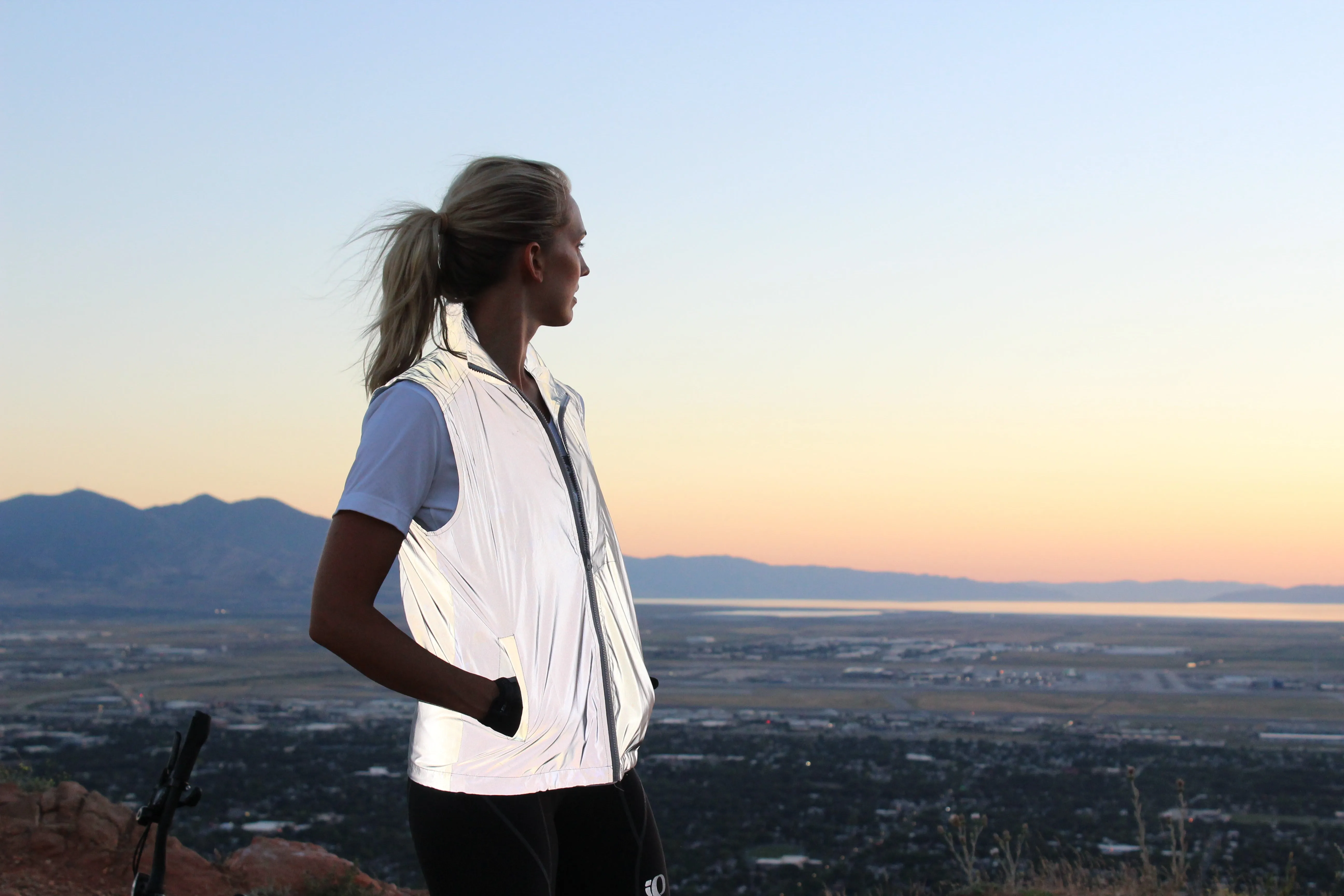 WOMEN'S FULLY REFLECTIVE LIGHTWEIGHT VEST