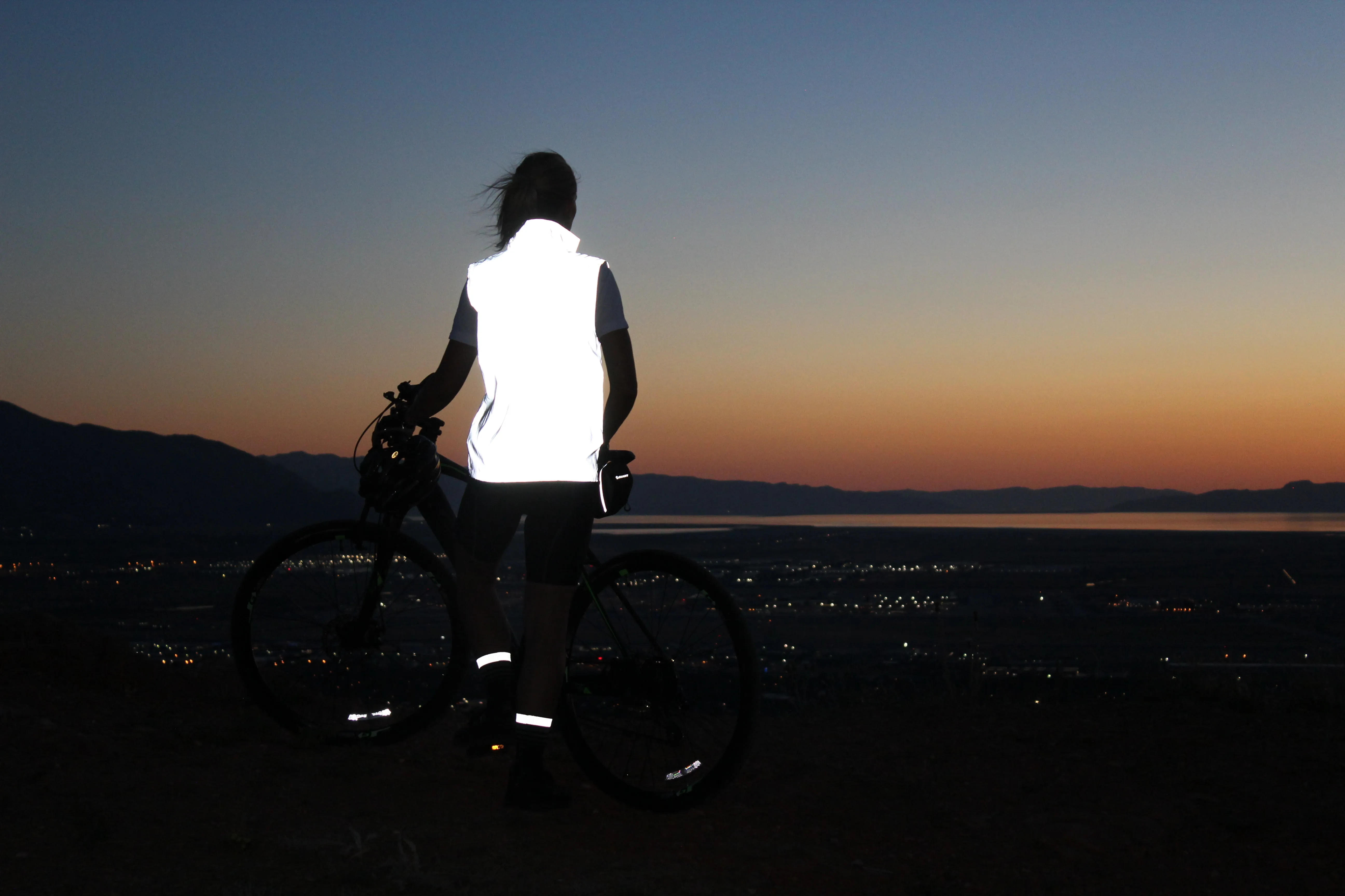 WOMEN'S FULLY REFLECTIVE LIGHTWEIGHT VEST