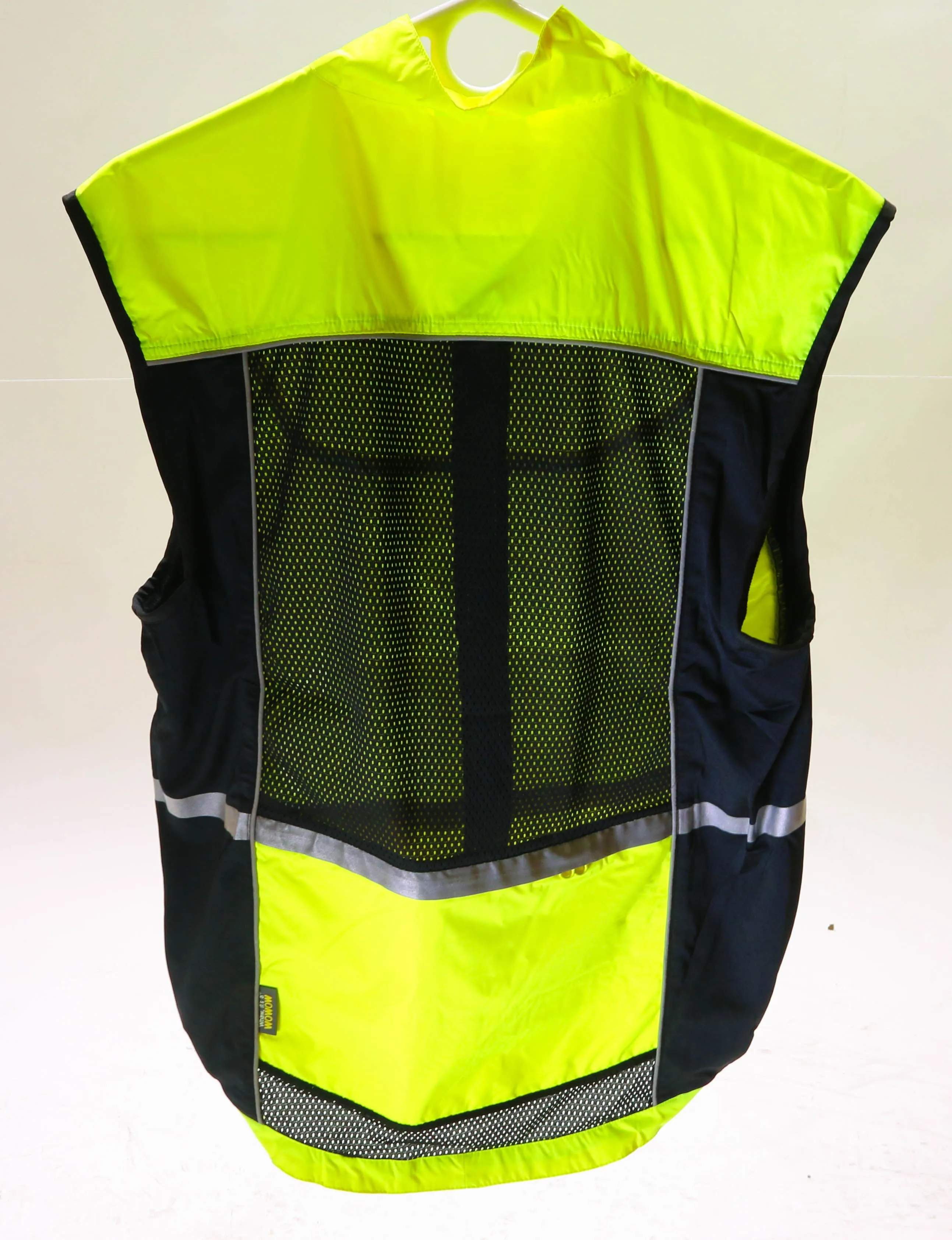 WOWOW Med Sleeveless Sport Jacket  Cycling Wind Vest 3M High-Viz Reflective NEW